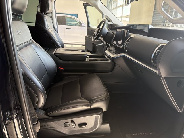Certified 2025 Ford Expedition Platinum AWD/4WD image 15