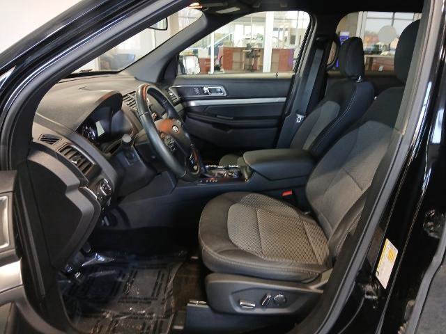 Certified 2018 Ford Explorer XLT w/ Equipment Group 201A image 11