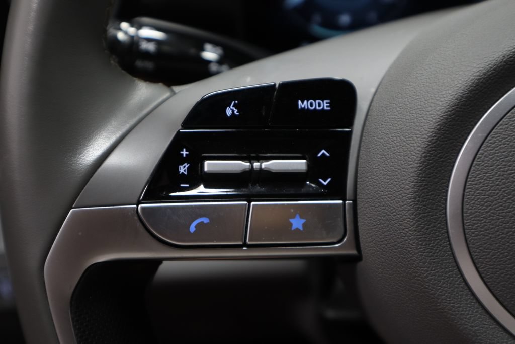 Used 2025 Hyundai Elantra SEL FWD image 28