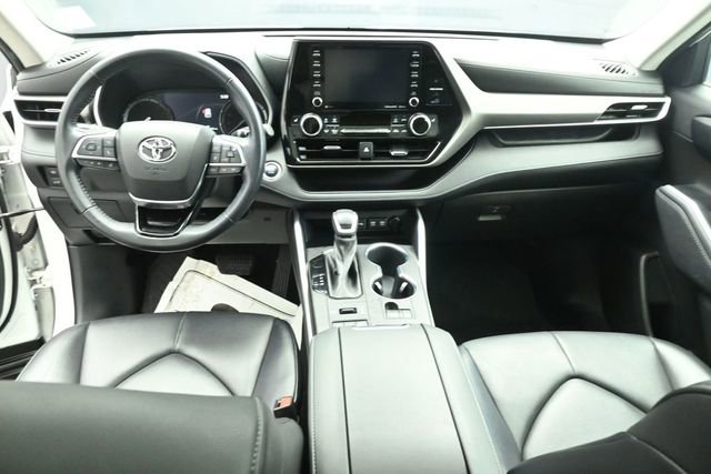 Used 2021 Toyota Highlander XLE AWD/4WD image 21