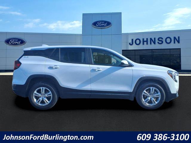 Used 2024 GMC Terrain SLE image 2