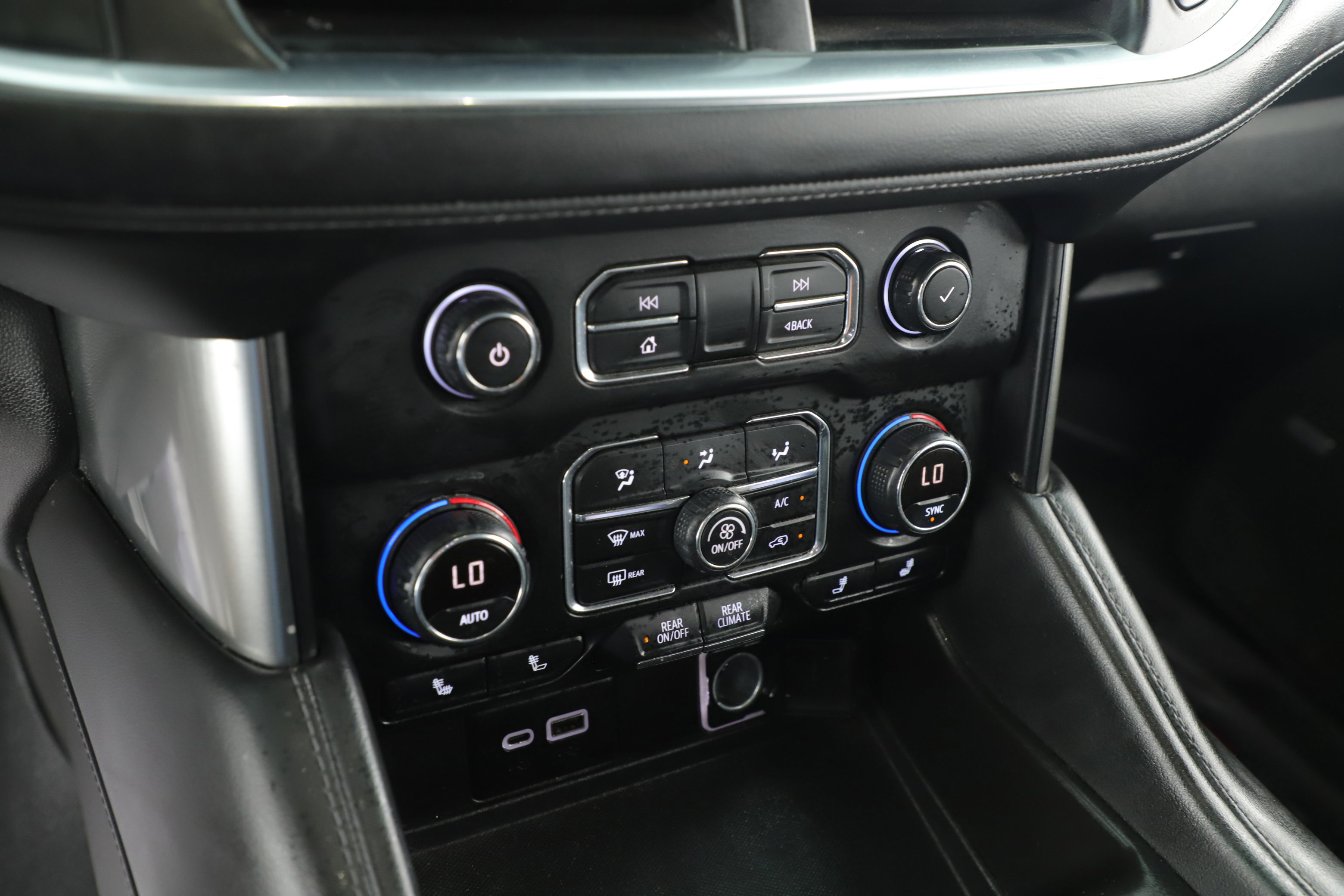 Used 2021 Chevrolet Suburban LT image 16