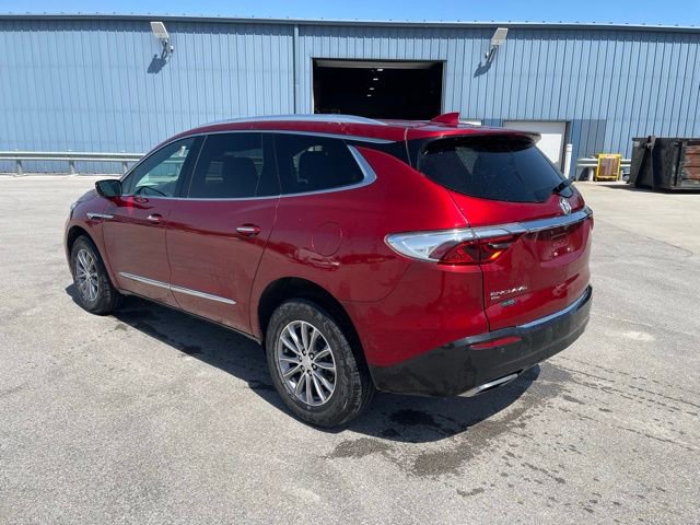 Used 2022 Buick Enclave Essence AWD/4WD image 2
