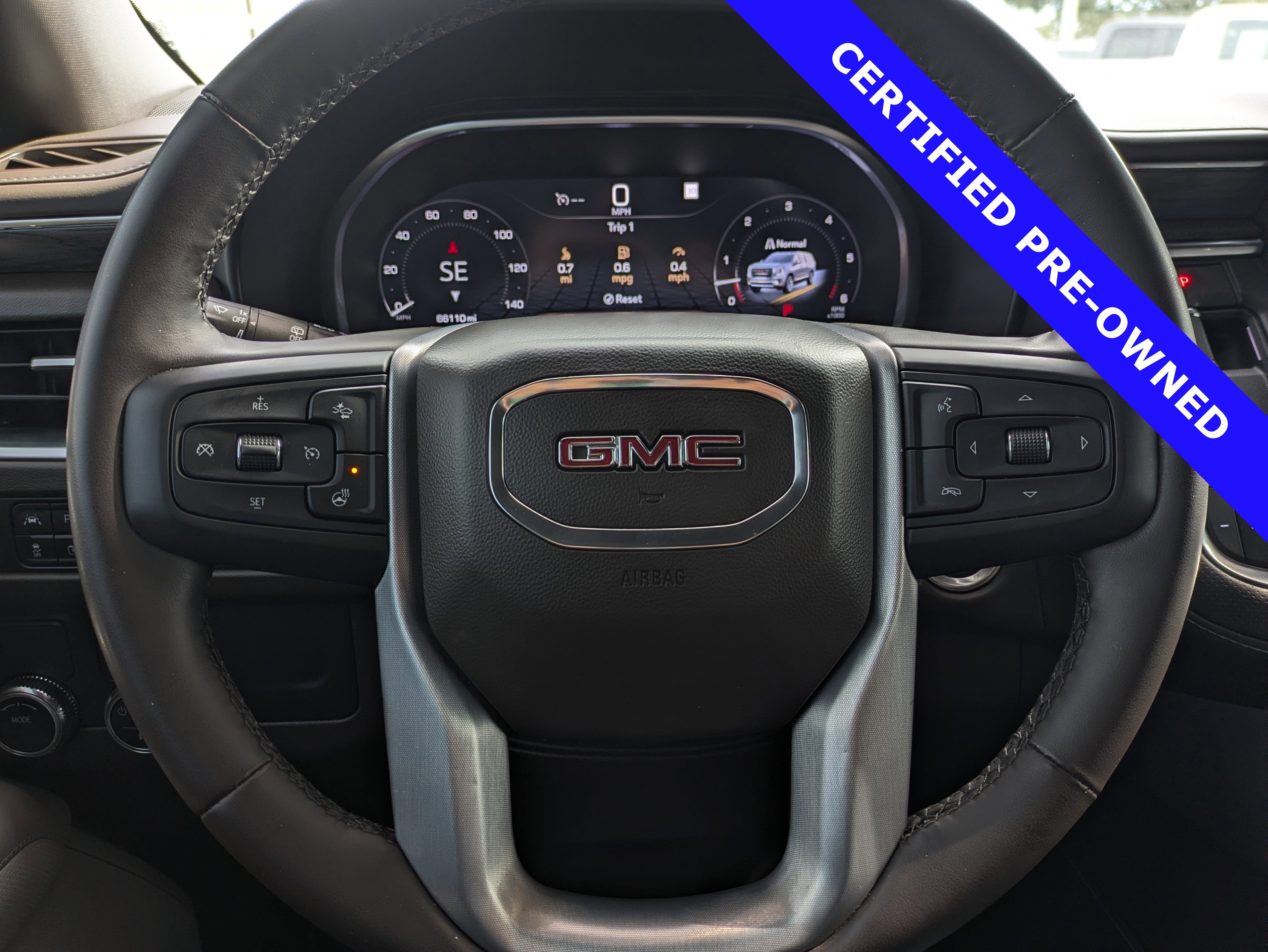 Used 2023 GMC Yukon SLT w/ SLT Luxury Package image 28