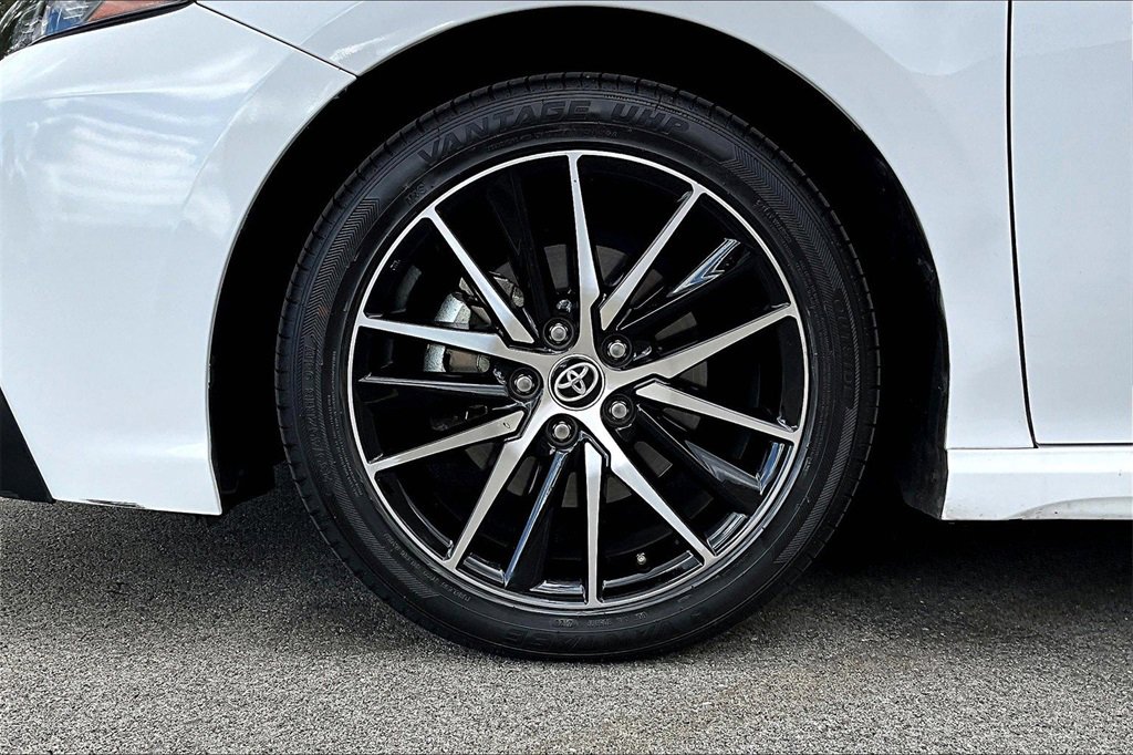 Used 2024 Toyota Camry SE image 9