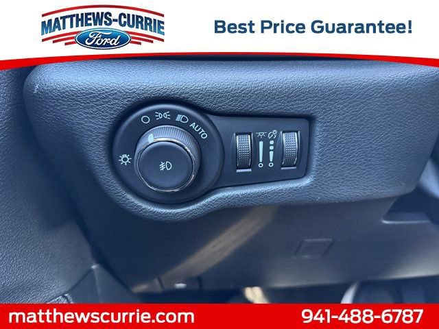 Used 2025 Chrysler Pacifica Select image 26