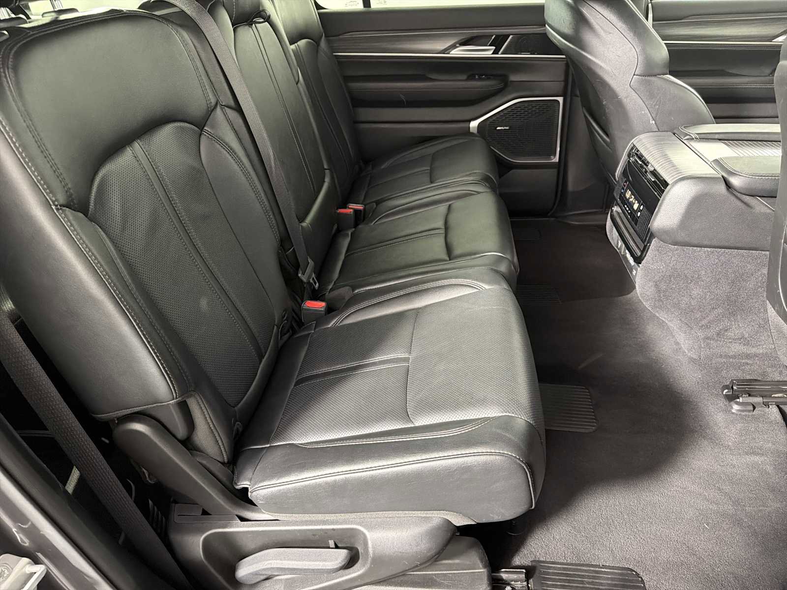 Used 2023 Jeep Wagoneer L Series II AWD/4WD image 14