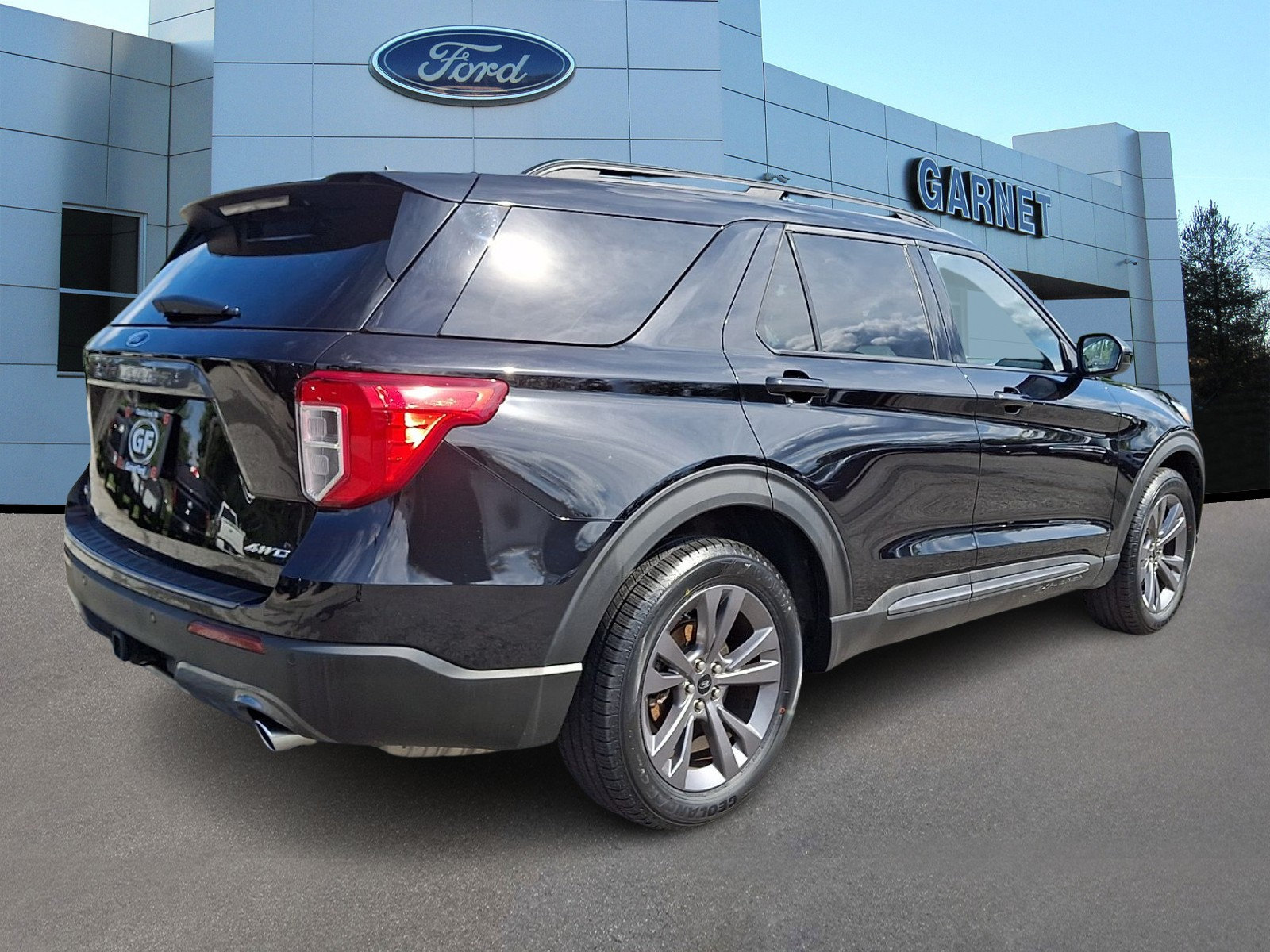 Certified 2023 Ford Explorer XLT w/ Equipment Group 202A AWD/4WD image 8