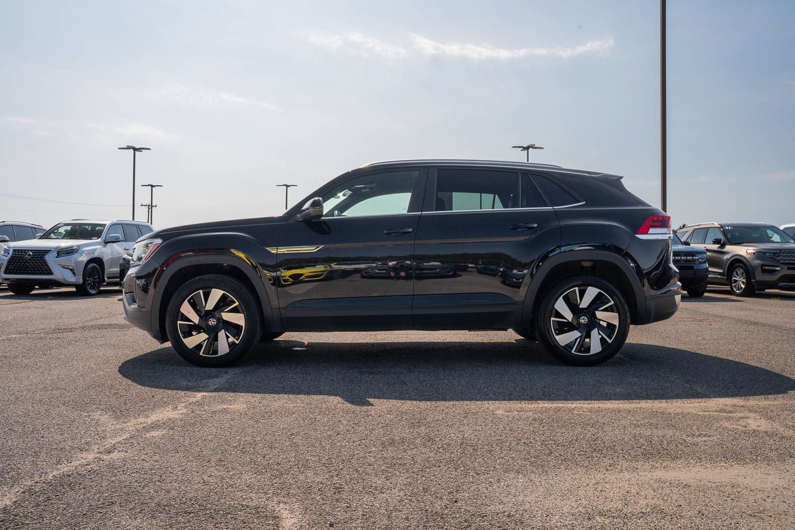 Used 2024 Volkswagen Atlas Cross Sport SE FWD image 5