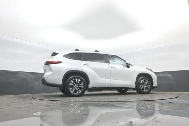 Used 2023 Toyota Highlander XLE AWD/4WD image 34