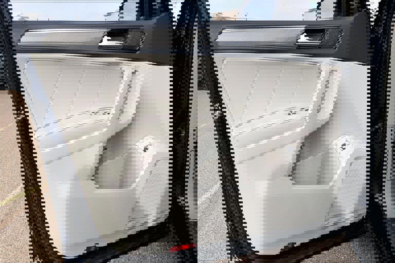 Used 2024 Volkswagen Tiguan SE R-Line image 21