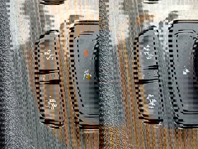 Used 2023 GMC Acadia SLE w/ Driver Convenience Package image 16