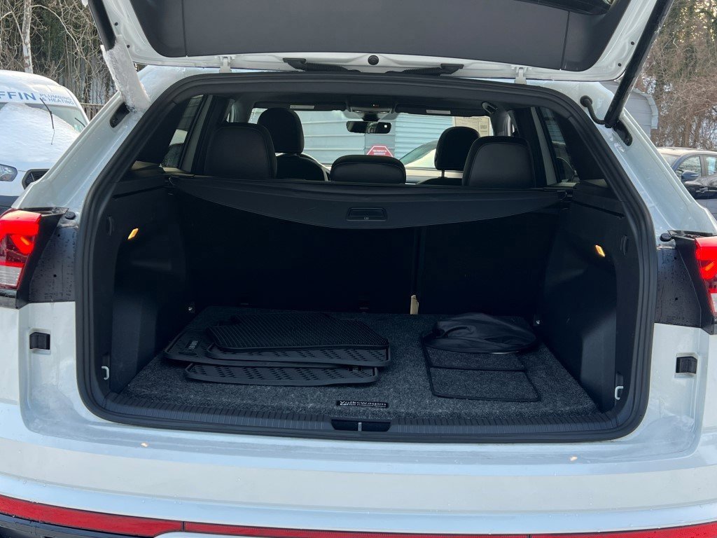 Used 2023 Volkswagen Atlas Cross Sport SEL image 16