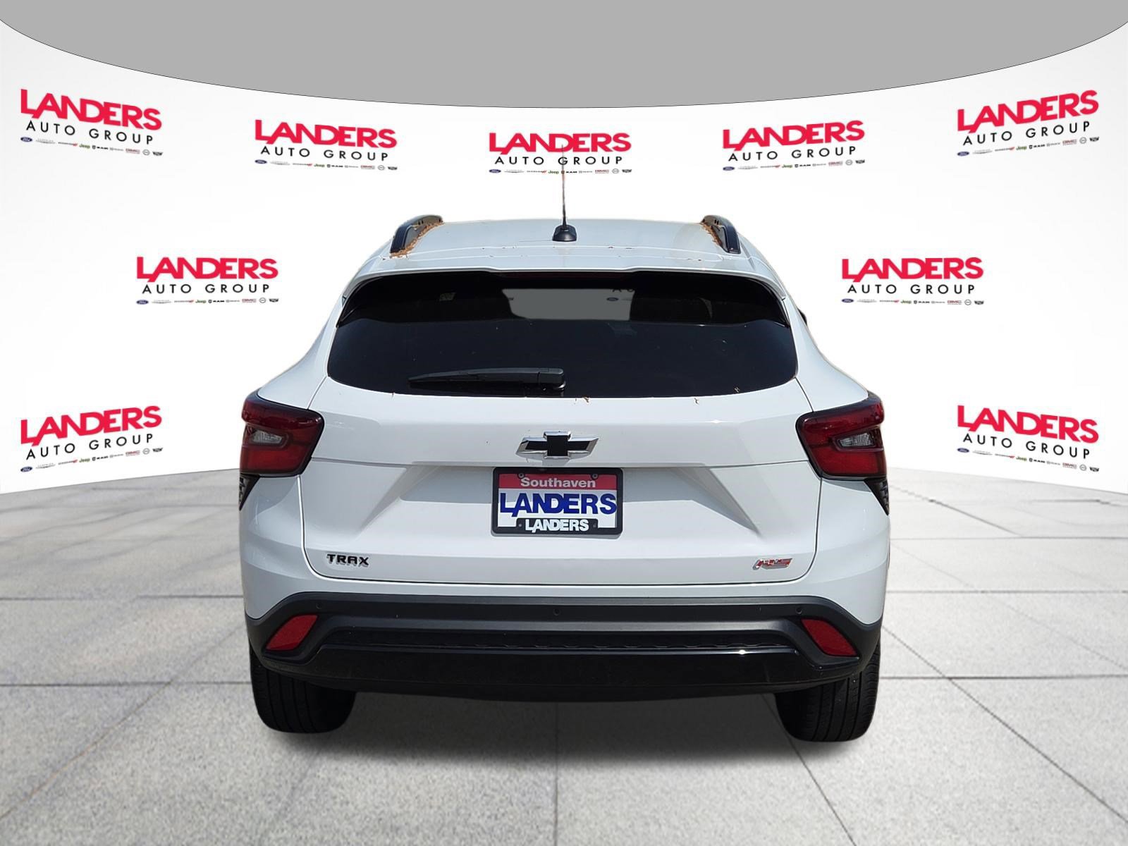 Used 2024 Chevrolet Trax RS w/ Sunroof Package FWD image 4