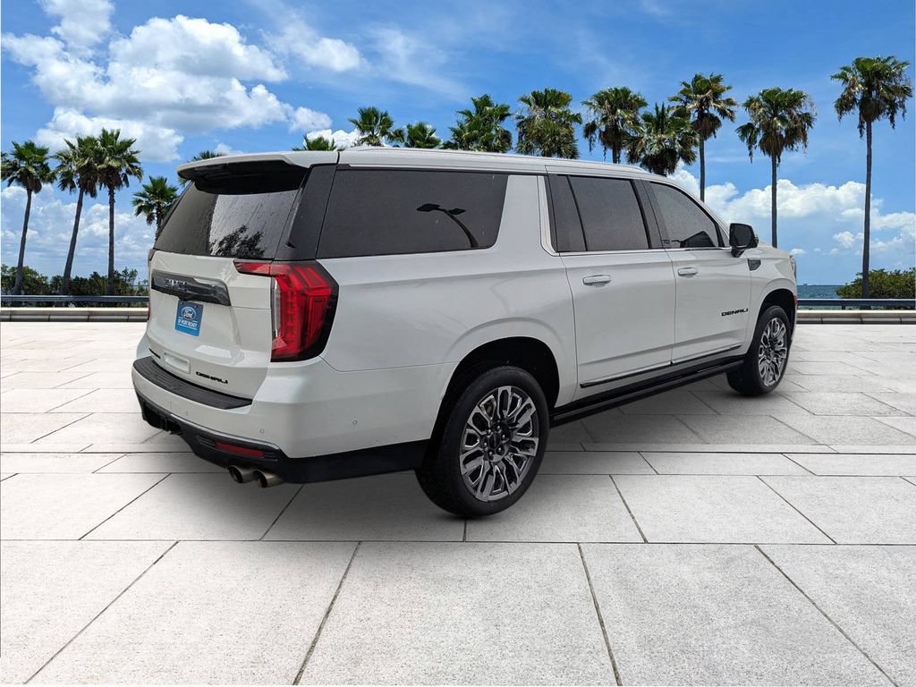 Used 2023 GMC Yukon XL Denali Ultimate AWD/4WD image 8