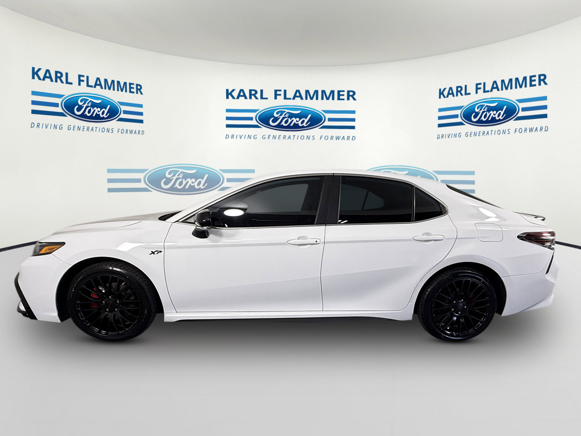Used 2023 Toyota Camry SE FWD image 5