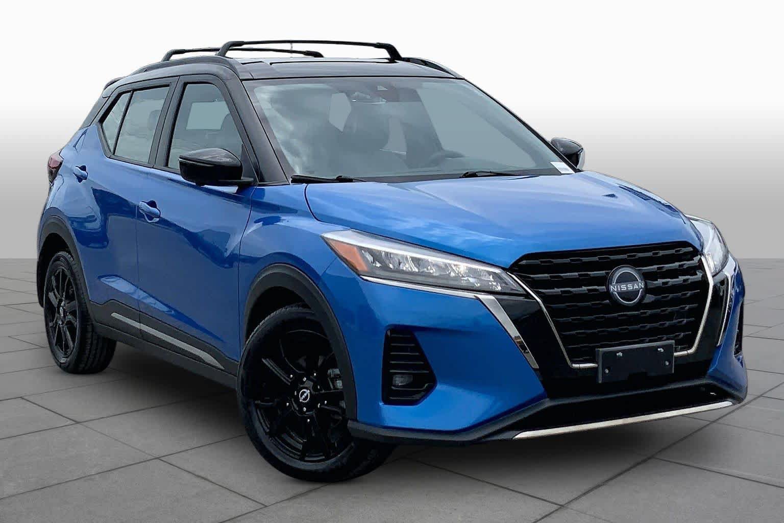 Used 2022 Nissan Kicks SR w/ Premium Package FWD image 3