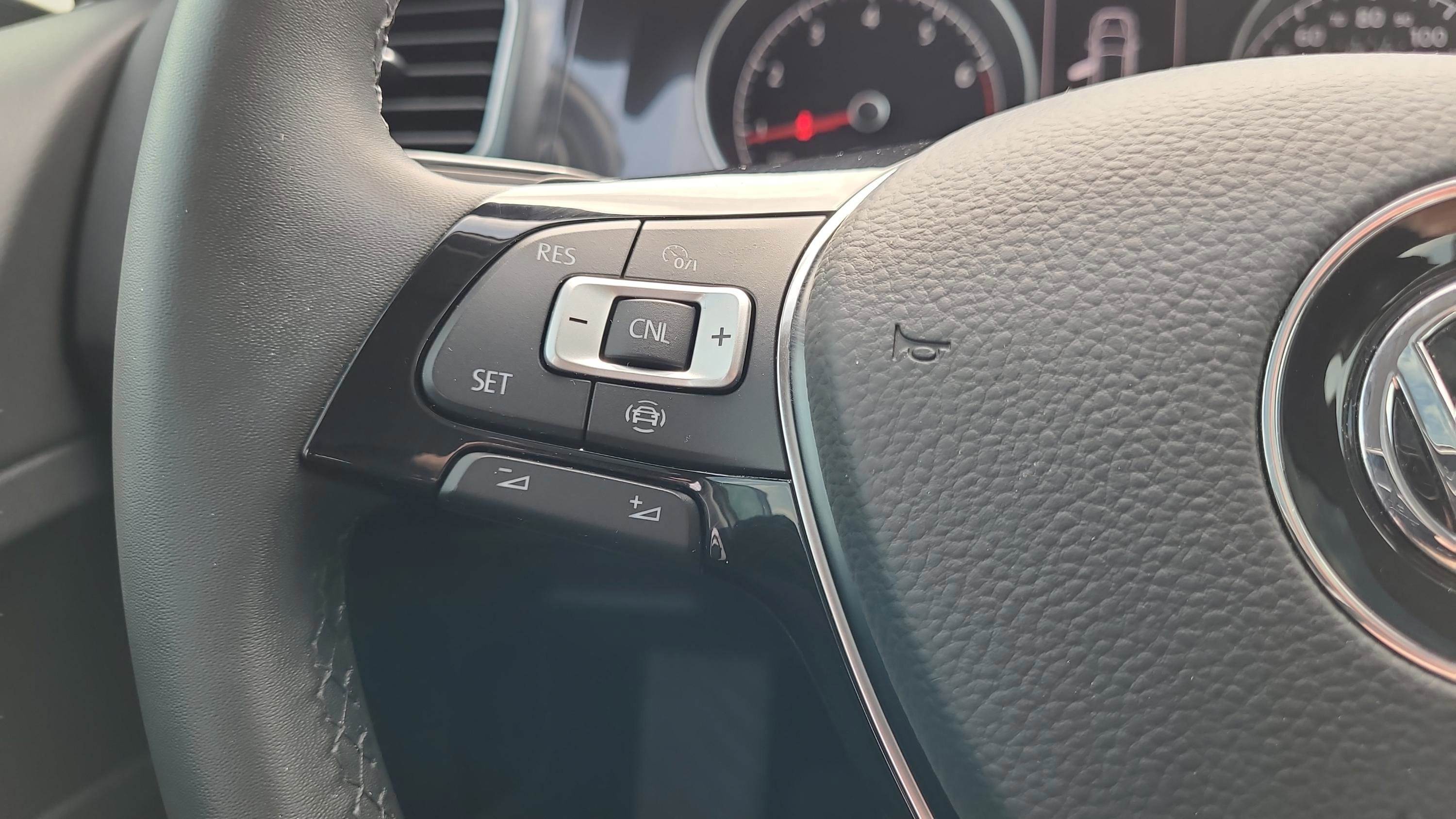 Used 2021 Volkswagen Golf 4-Door image 14