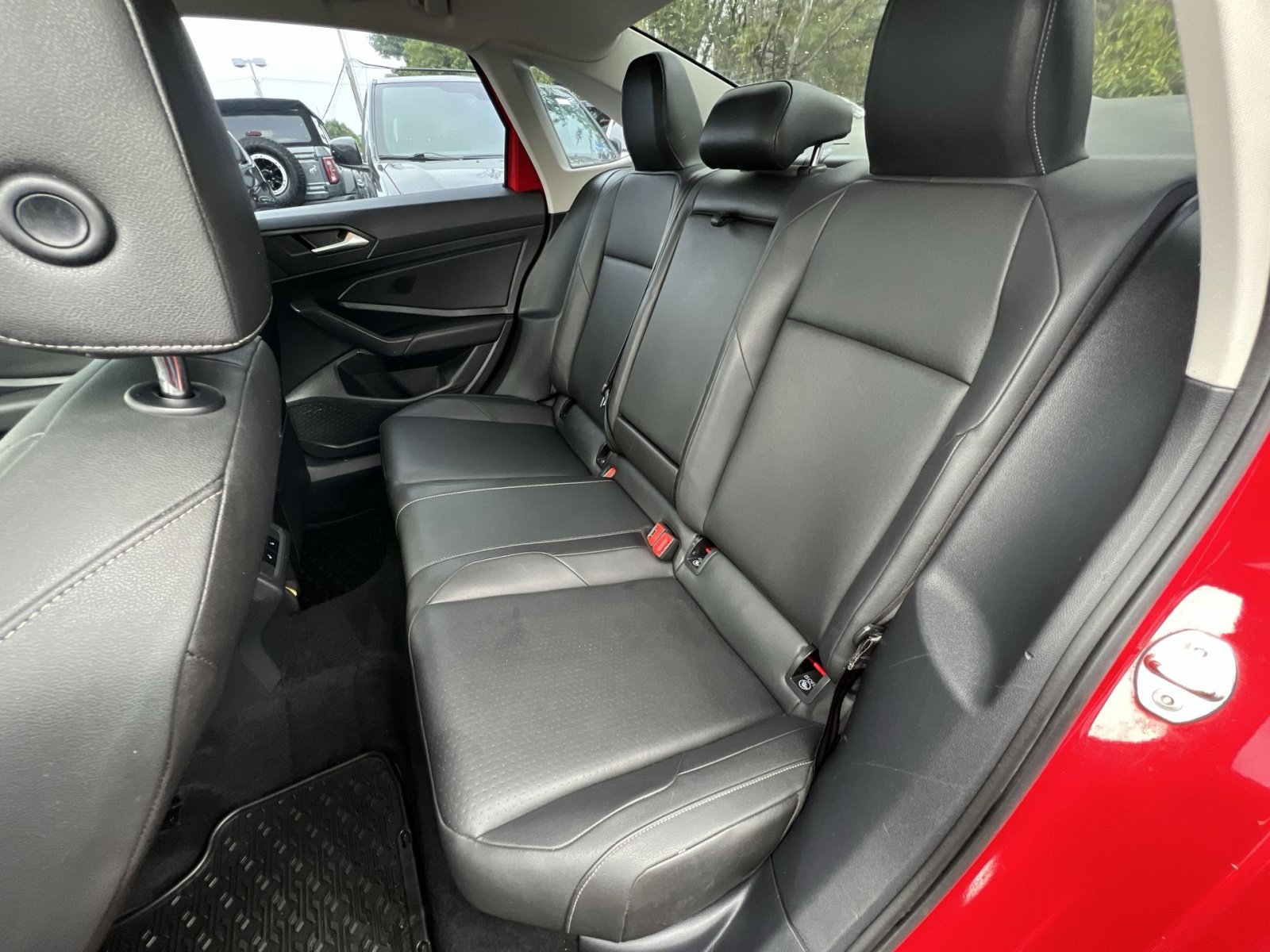 Used 2019 Volkswagen Jetta SEL w/ Cold Weather Package FWD image 32