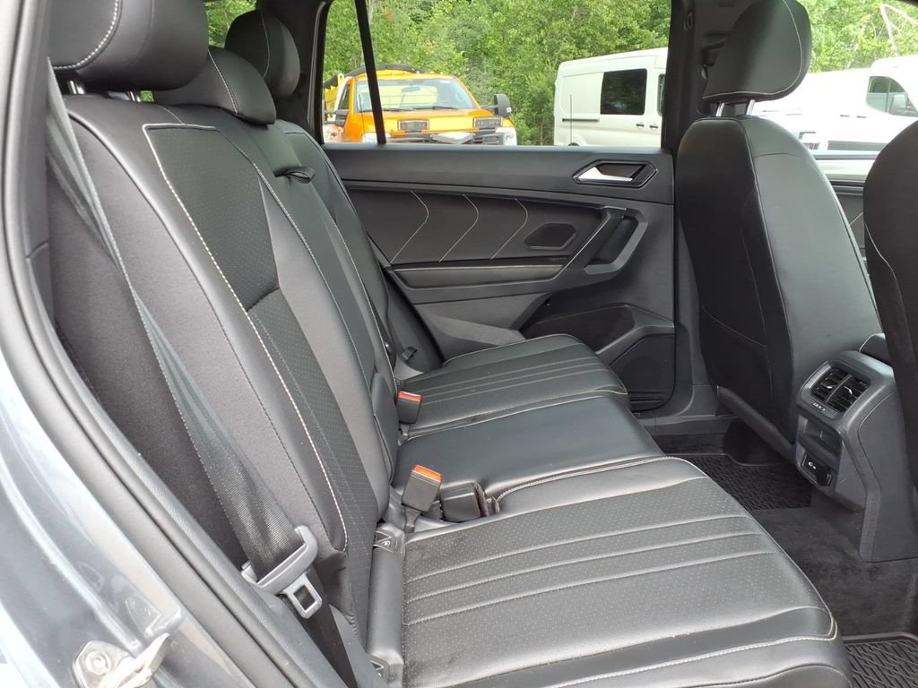 Used 2024 Volkswagen Tiguan SE R-Line AWD/4WD image 11