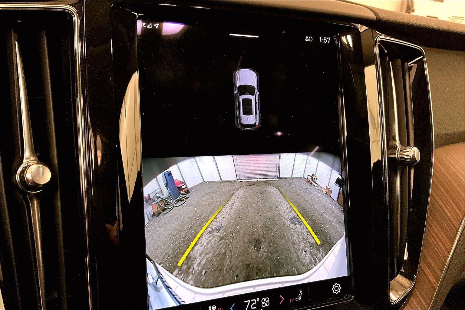 Used 2022 Volvo XC60 T8 Inscription Expression w/ Advanced Package image 20