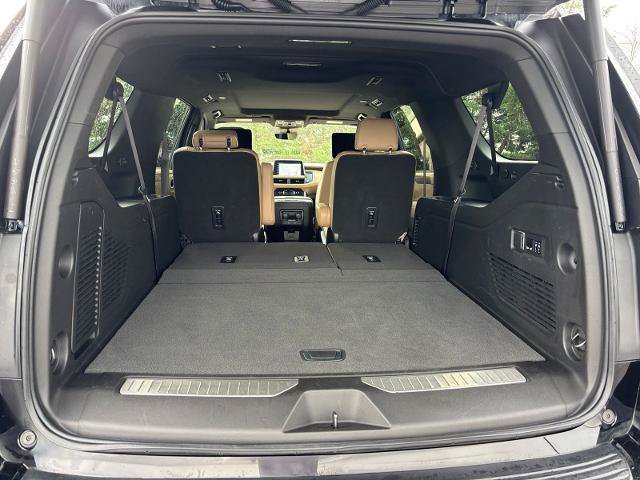 Used 2023 Chevrolet Suburban Premier w/ Premium Package 2 AWD/4WD image 16