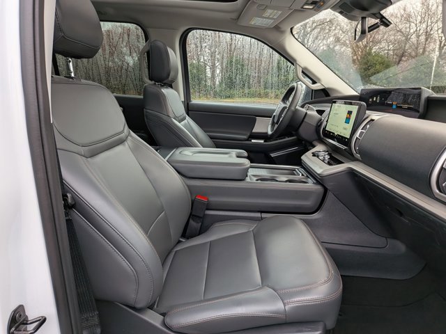 Certified 2025 Ford Expedition Active image 36