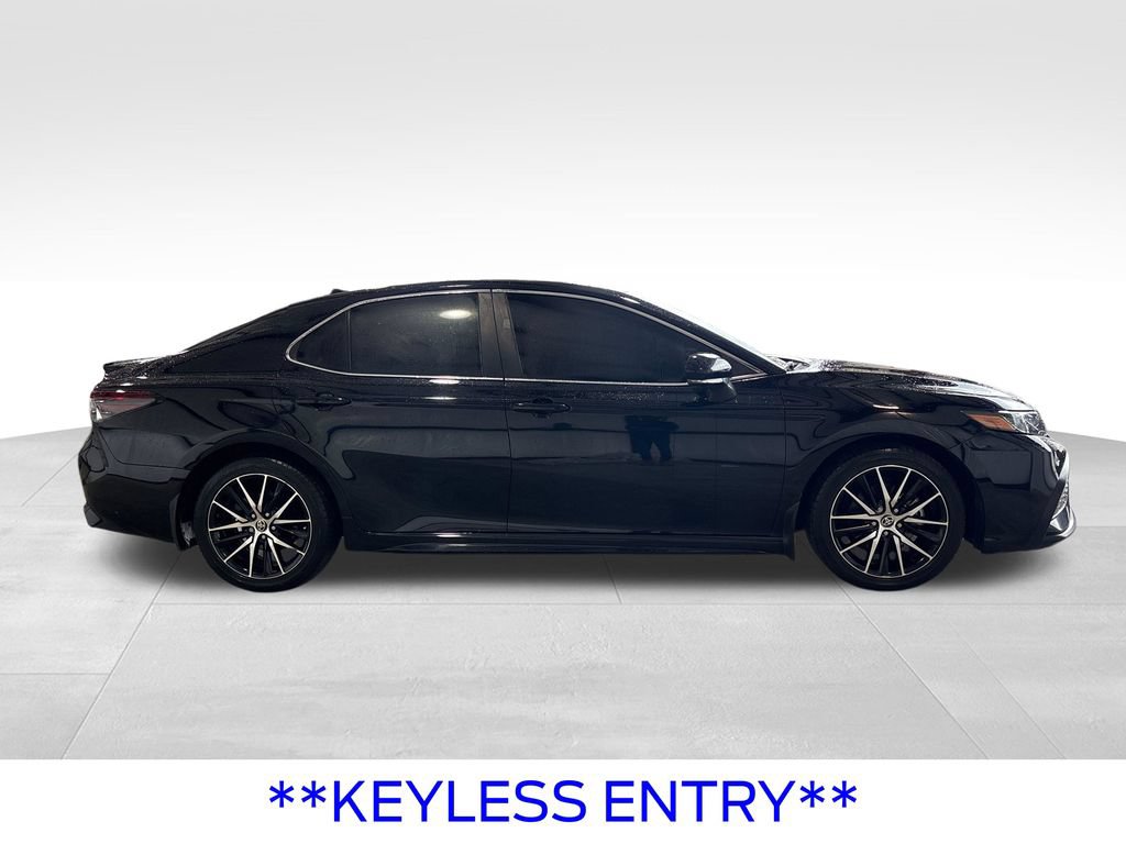 Used 2023 Toyota Camry SE FWD image 9