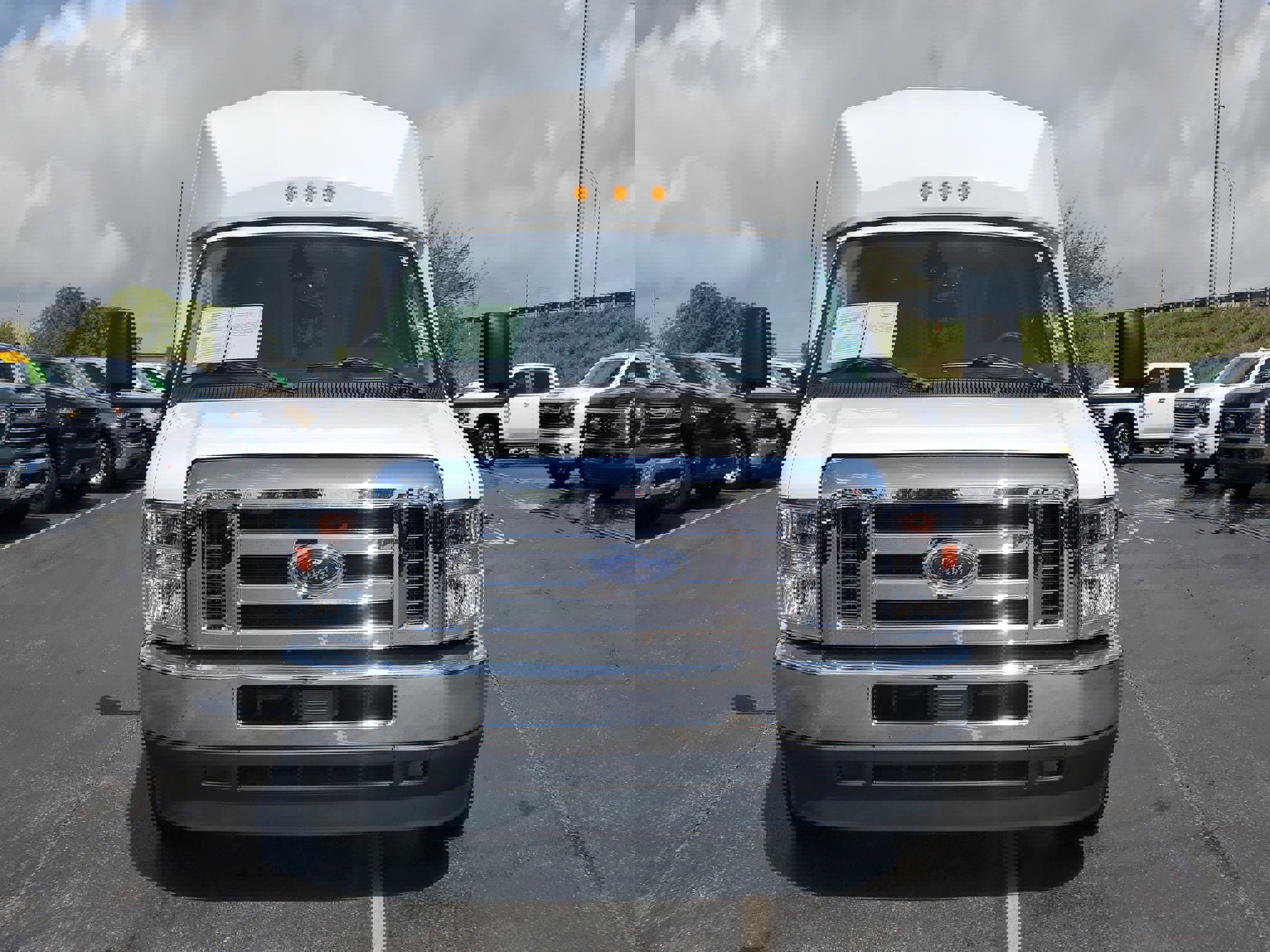 Certified 2024 Ford E-450 and Econoline 450 Super Duty w/ Driver's Safety Package image 5