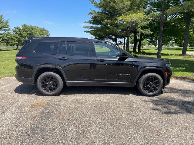 Used 2024 Jeep Grand Cherokee L Altitude AWD/4WD image 9