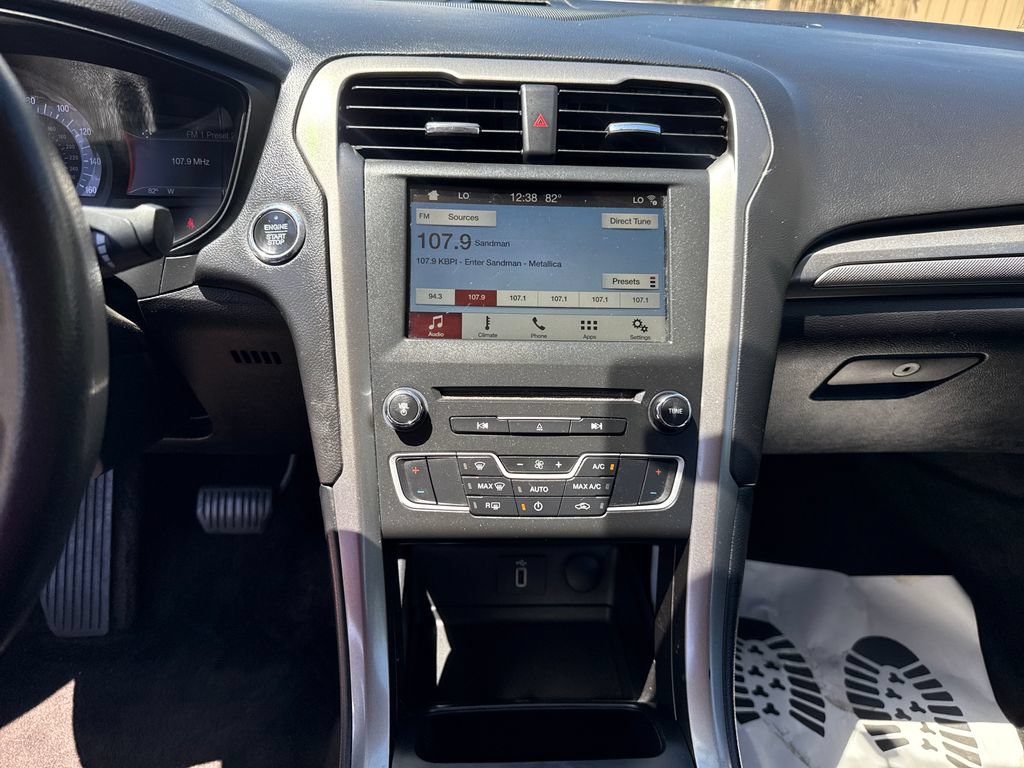 Certified 2018 Ford Fusion SE w/ Fusion SE Technology Package FWD image 19