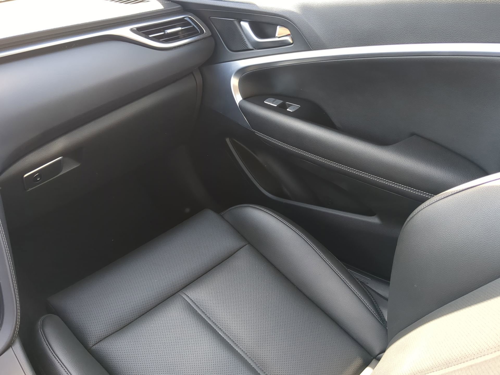 Used 2025 Genesis G70 2.5T image 44