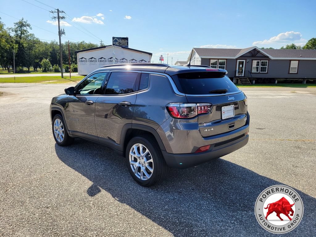 Used 2023 Jeep Compass Latitude AWD/4WD image 4