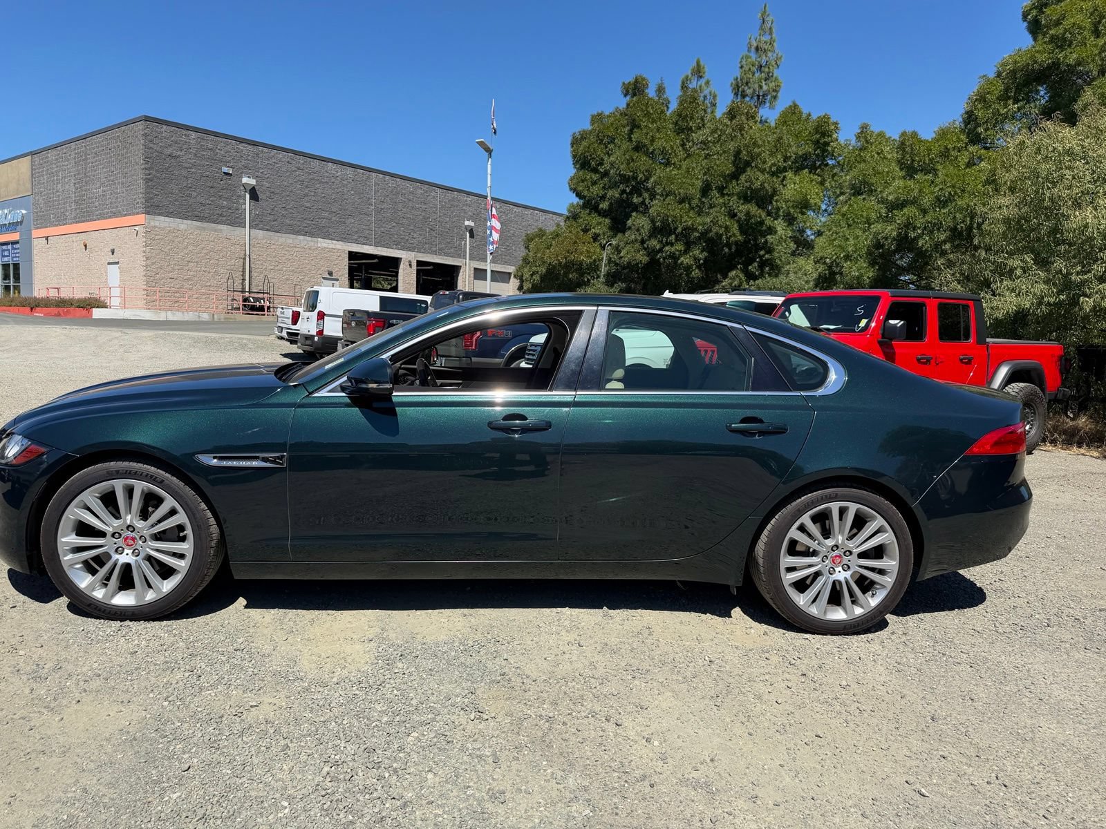 Used 2017 Jaguar XF Prestige RWD image 2