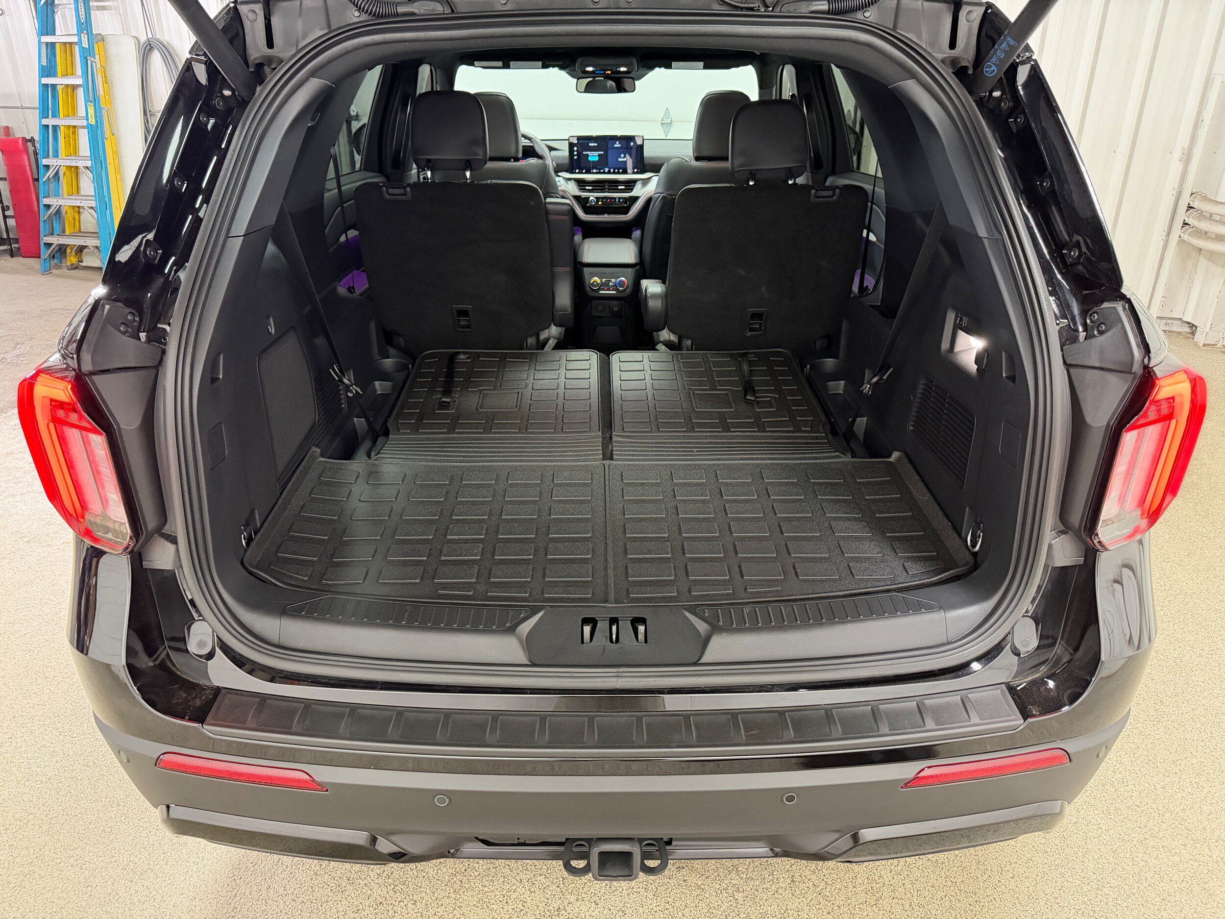 Certified 2025 Ford Explorer ST-Line w/ Premium Package AWD/4WD image 31