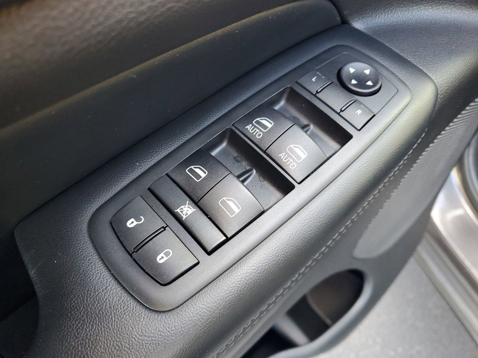 Used 2021 Jeep Grand Cherokee Laredo X image 16