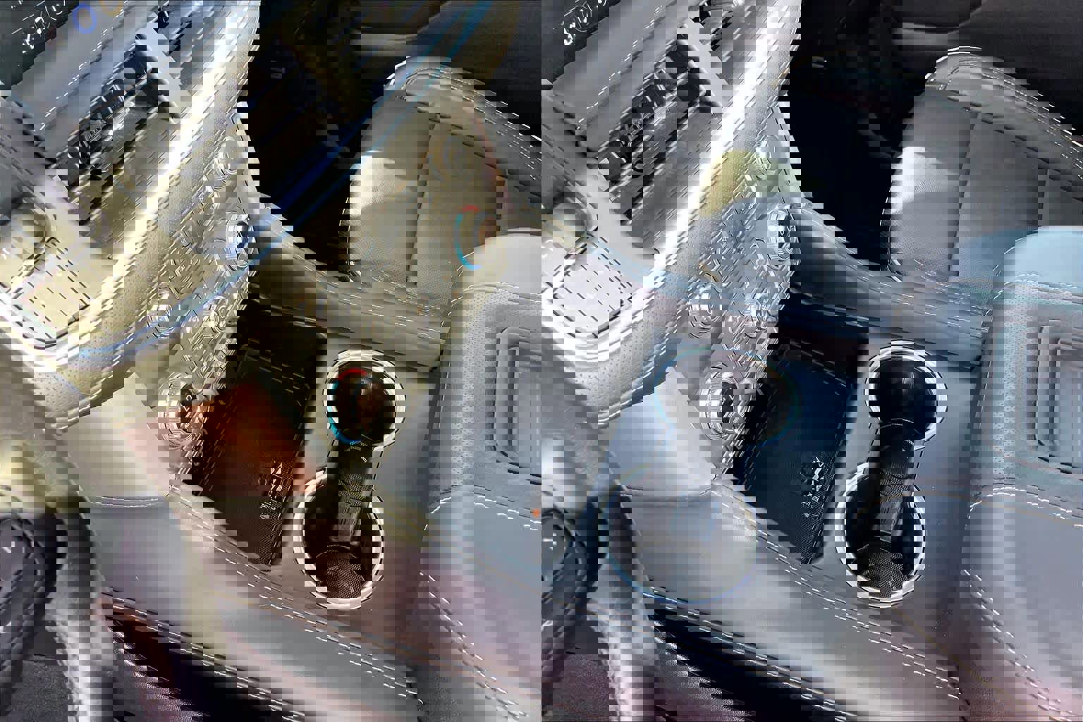 Used 2021 GMC Yukon XL SLT w/ SLT Premium Package image 16