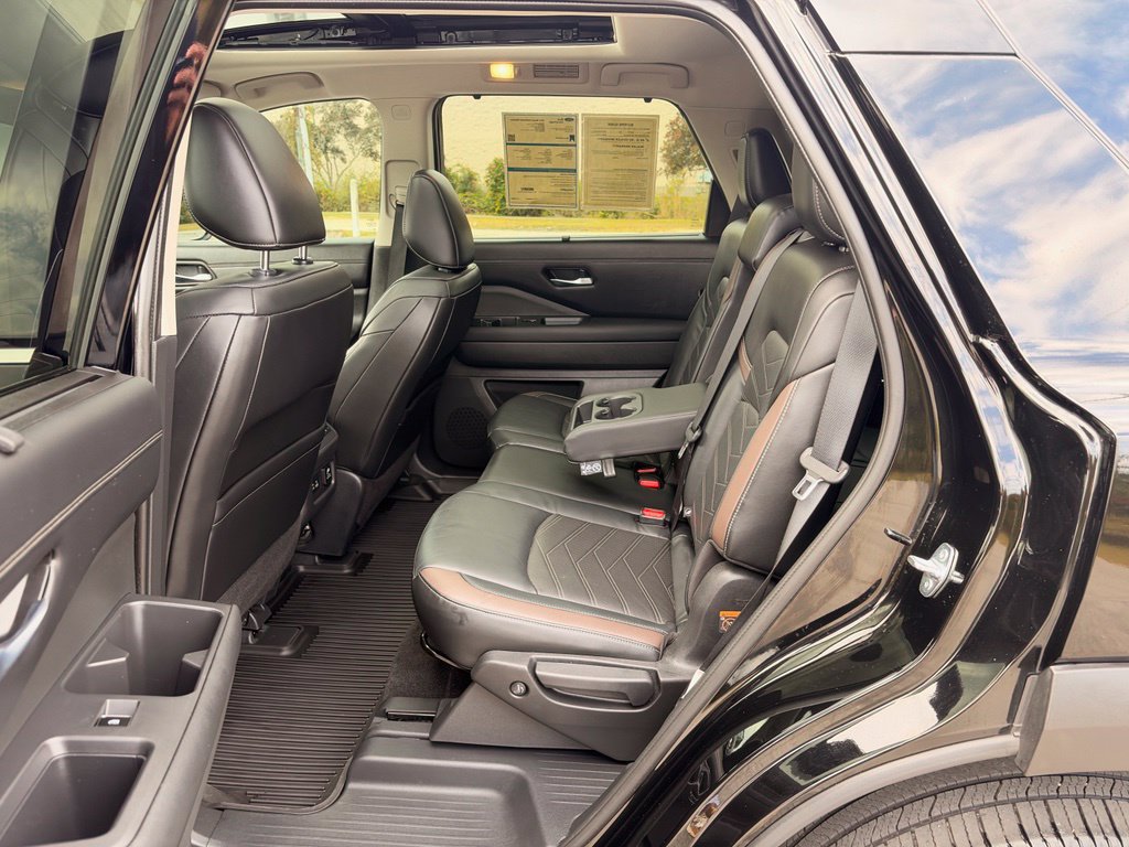 Used 2022 Nissan Pathfinder Platinum w/ Cargo Package FWD image 23