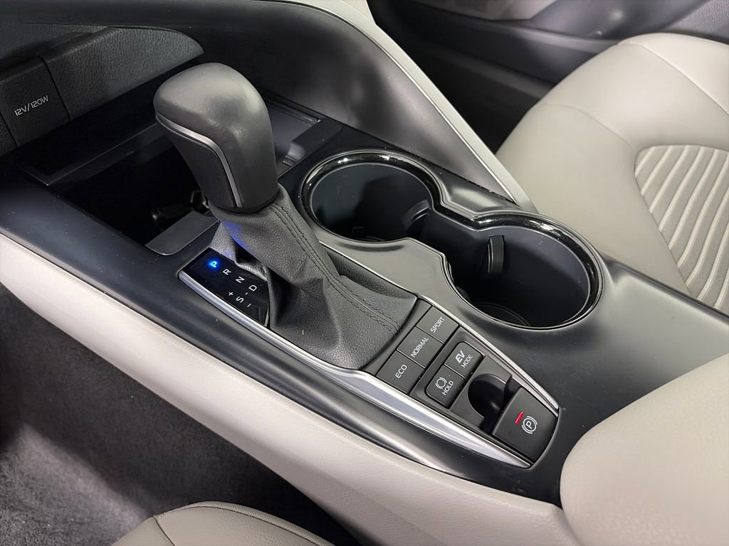 Used 2020 Toyota Camry SE w/ Carpet Mat Package FWD image 22