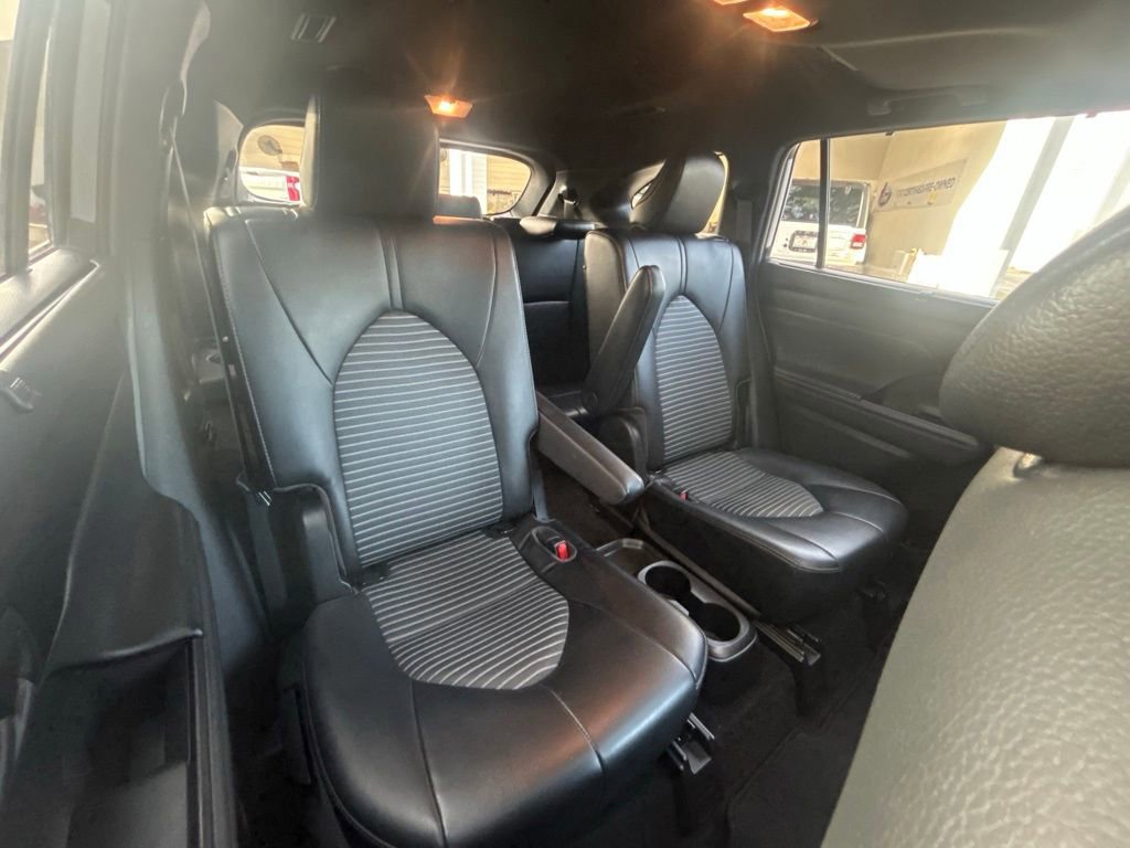 Used 2022 Toyota Highlander XSE image 34