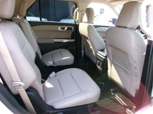 Certified 2023 Ford Explorer XLT w/ Equipment Group 202A AWD/4WD image 5