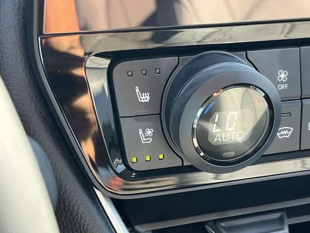 Used 2025 Toyota Grand Highlander AWD image 27