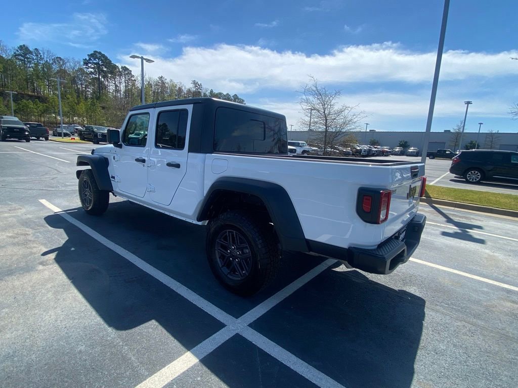 Used 2025 Jeep Gladiator Sport image 3
