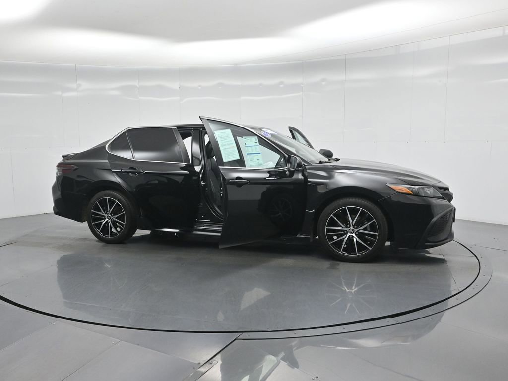 Used 2022 Toyota Camry SE image 32