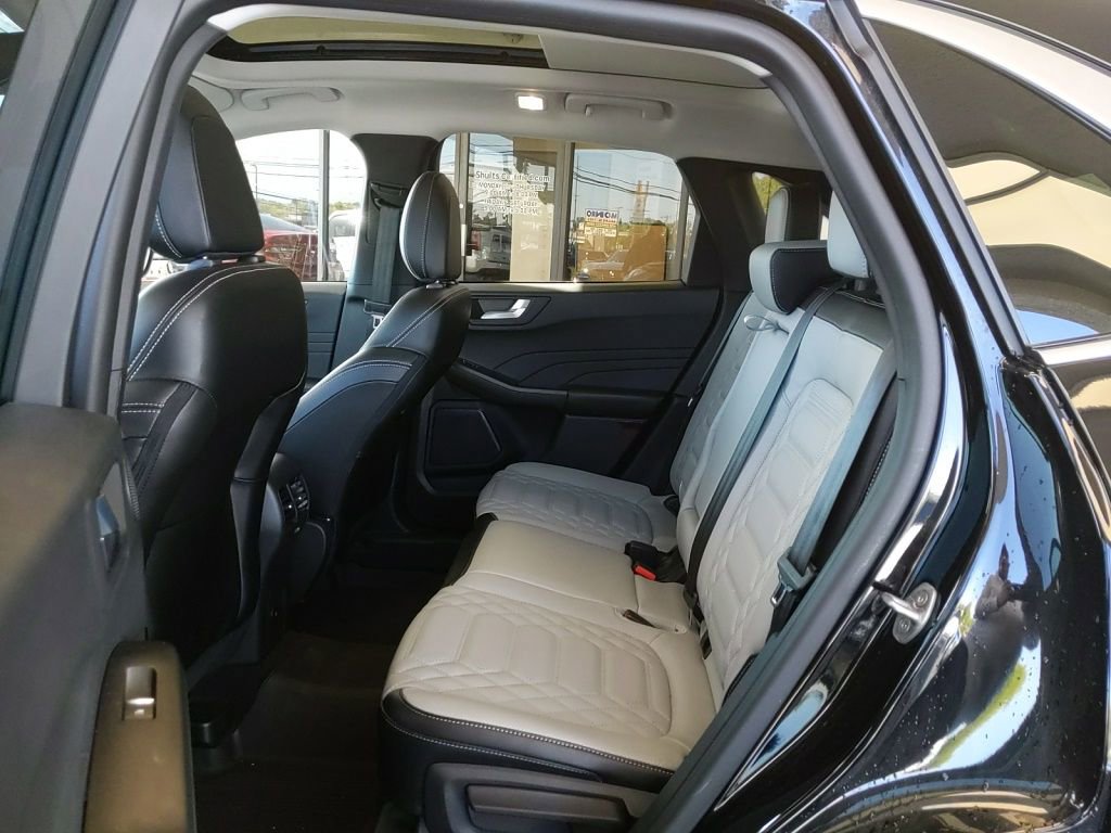 Certified 2023 Ford Escape Platinum w/ Premium Technology Package AWD/4WD image 15