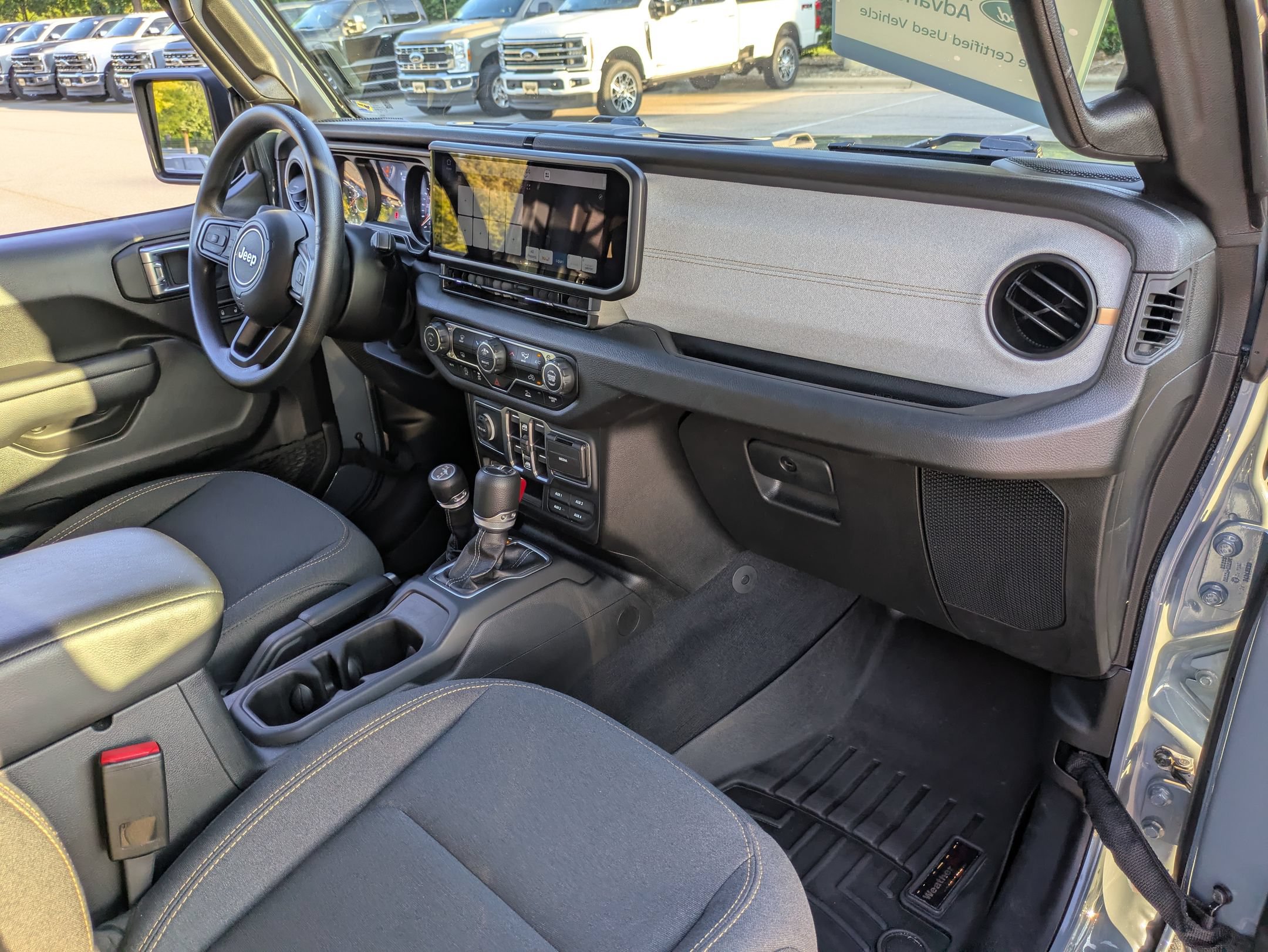 Used 2025 Jeep Gladiator Sport AWD/4WD image 38