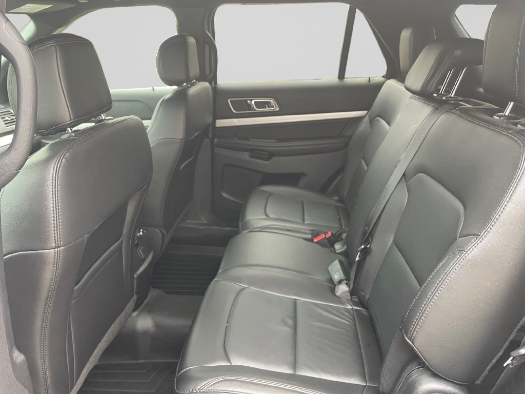 Certified 2017 Ford Explorer XLT w/ Equipment Group 202A AWD/4WD image 19