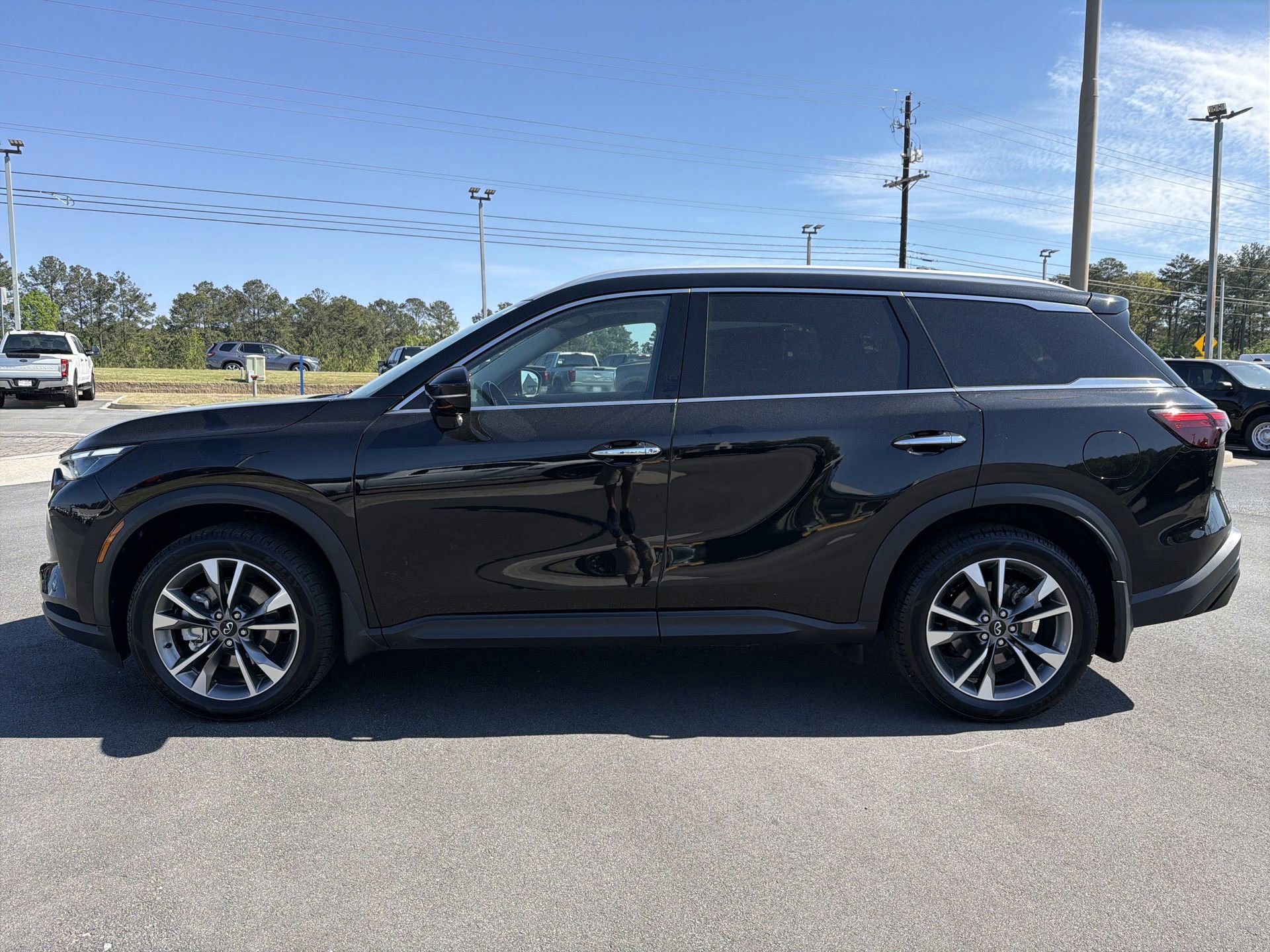 Used 2023 INFINITI QX60 Luxe w/ Cargo Package FWD image 6