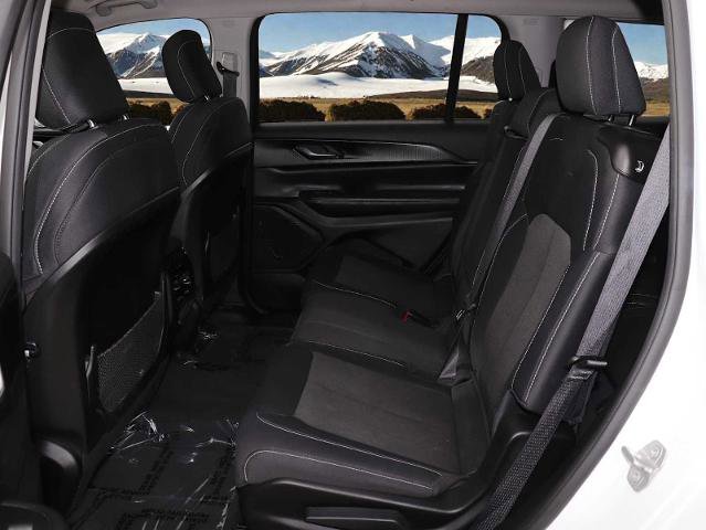 Used 2023 Jeep Grand Cherokee L Laredo image 21