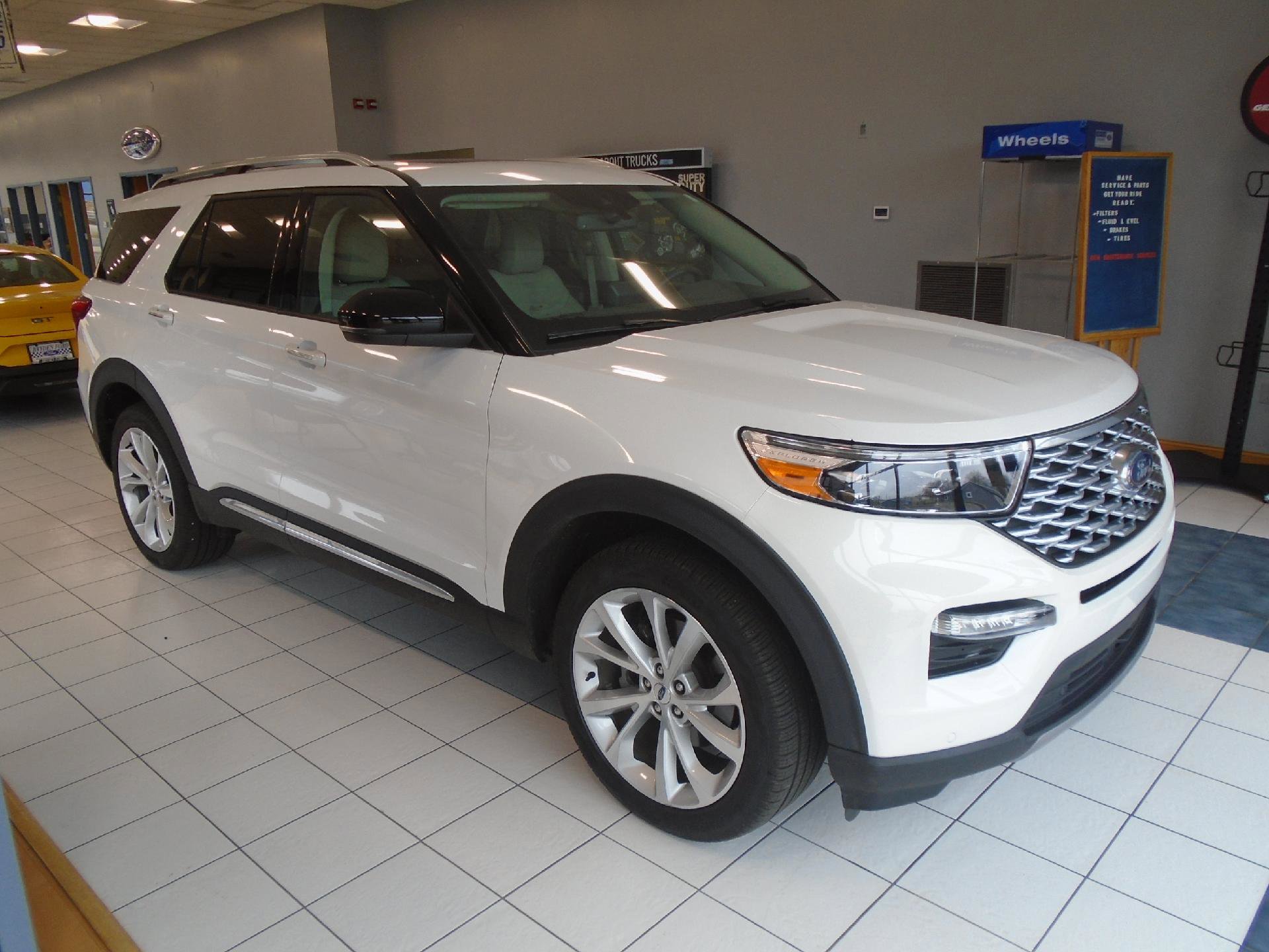 Certified 2023 Ford Explorer Platinum w/ Technology Package AWD/4WD image 1
